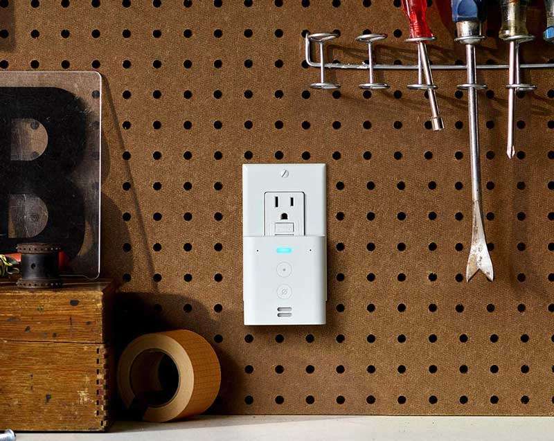 Amazon echo flex en la cochera