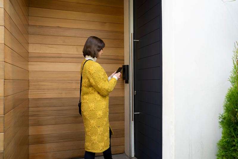 Cerraduras inteligentes Yale, puedes abrir con el celular