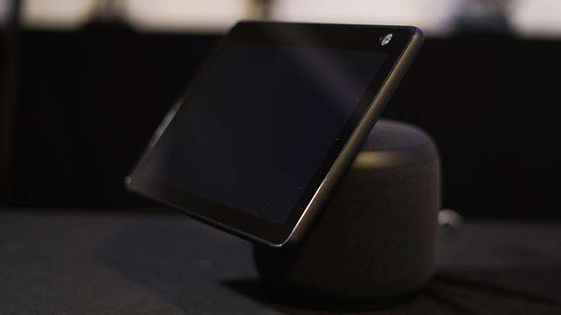 Amazon Echo Show 10 con pantalla que rota