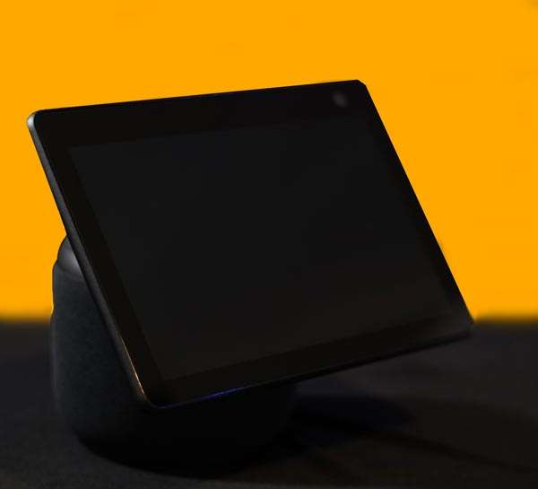 Echo SHow 10 en mesa