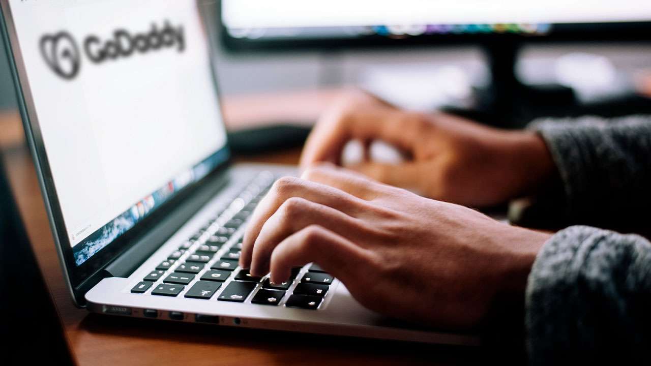 Curso gratuito creación de página web en Crehana, por GoDaddy