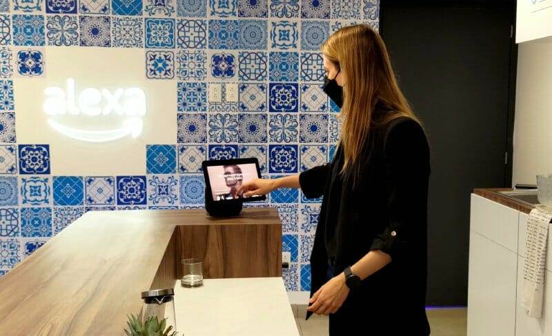 Alexa en la cocina, hogar inteligente