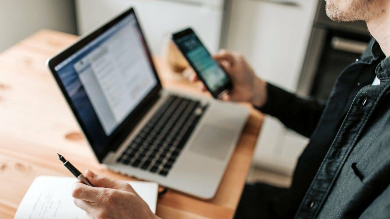 Qué usar para mi negocio: WhatsApp, Business o la API