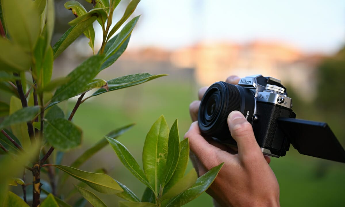 Lente Nikkor Z DX F/1.7 en cámara Nikon serie Z
