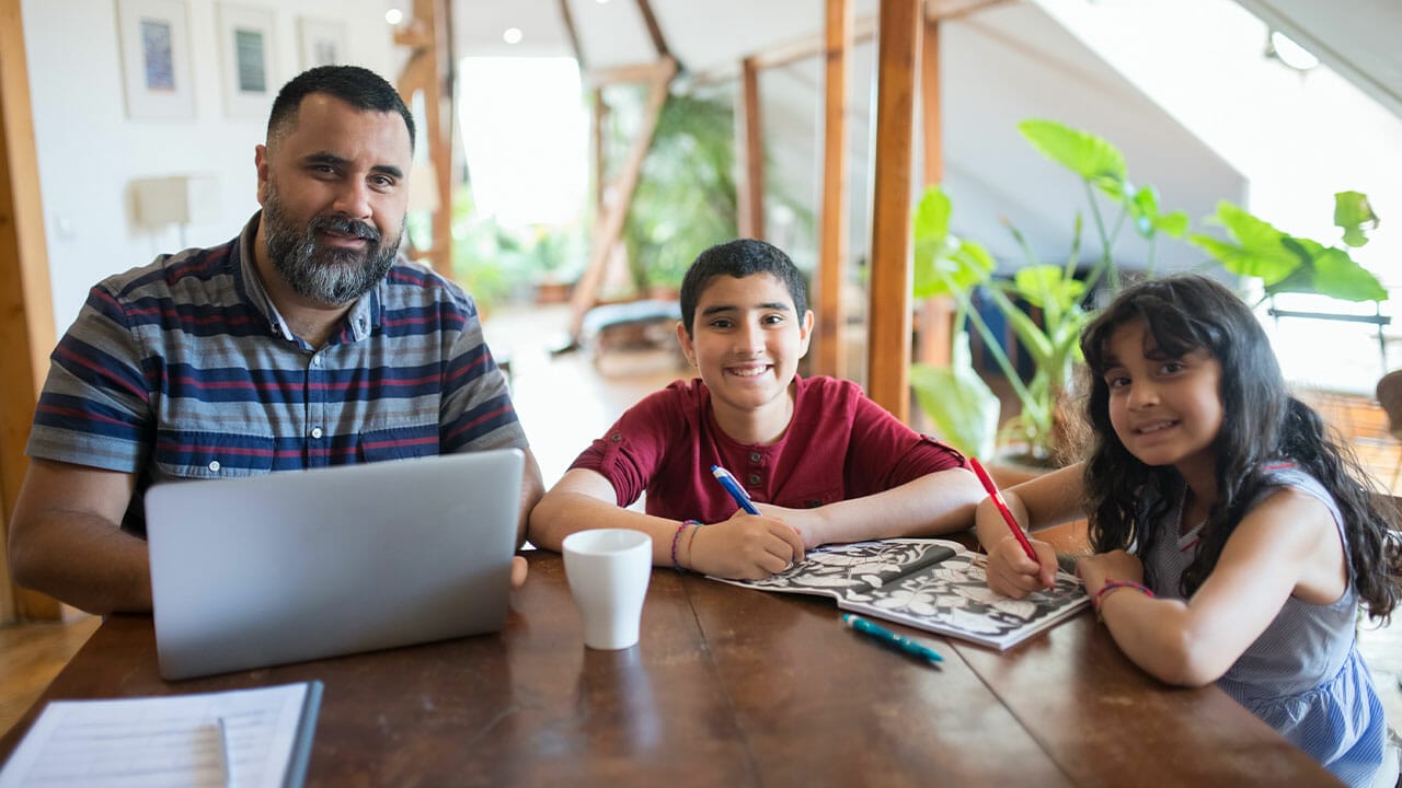 Esta imagen tiene un atributo ALT vacío; su nombre de archivo es Estudiar-en-linea-1024x683.jpg