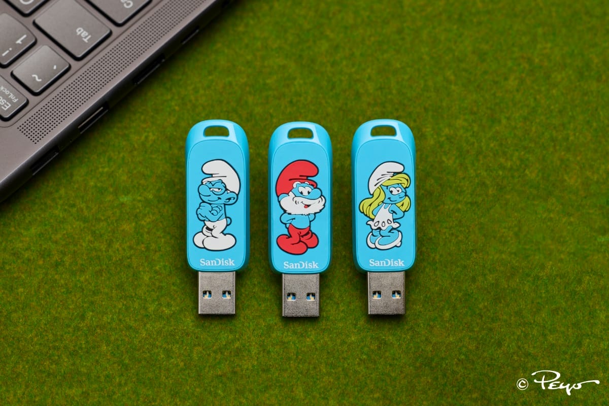 Memorias USB de Sandisk con Pitufo Filósofo, Papá Pitufo y Pitufina