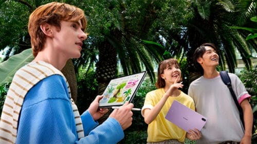 Fotografía de un estudiante con una HUAWEI MatePad 11.5. Fuente: Huawei