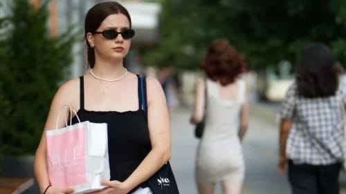 Mujer vendiendo por menudeo